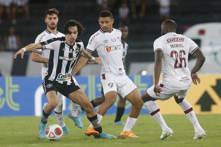 Técnico do Botafogo explica saída de Matheus Nascimento