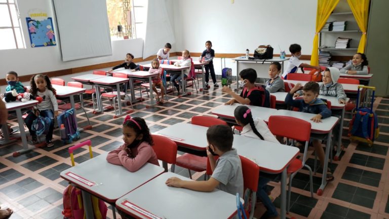 Um mês depois de inaugurada EMEFTI Ozéias Rezende já é referência na educação de Barra de São Francisco