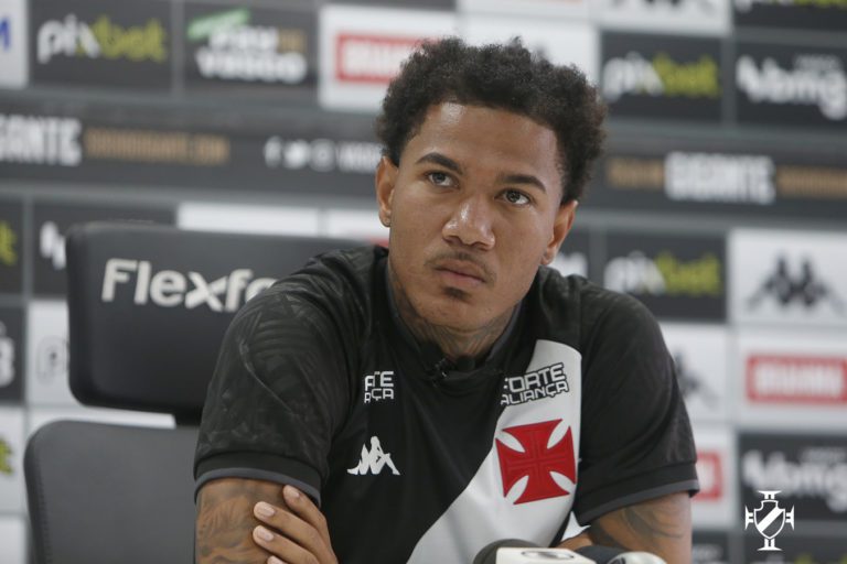 Zé Gabriel admite favoritismo do Flamengo, mas crê em classificação do Vasco