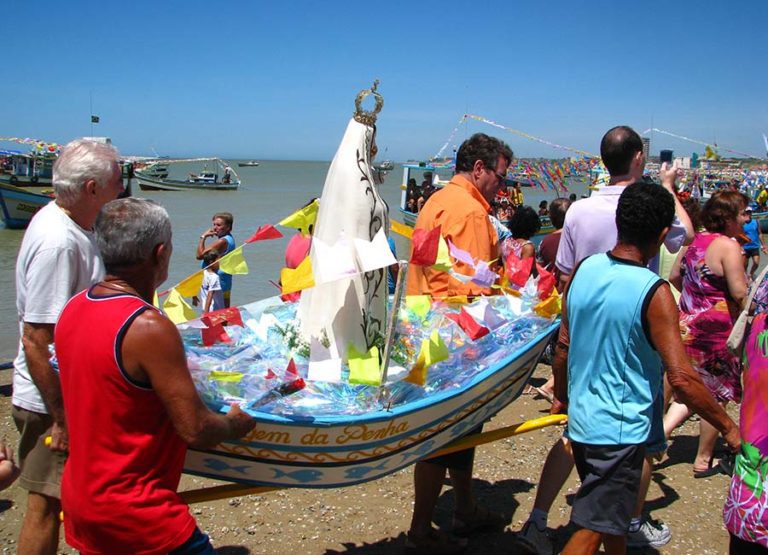 112ª Festa das Canoas em Marataízes é comemorada neste domingo (13). Veja a programação deste final de semana.
