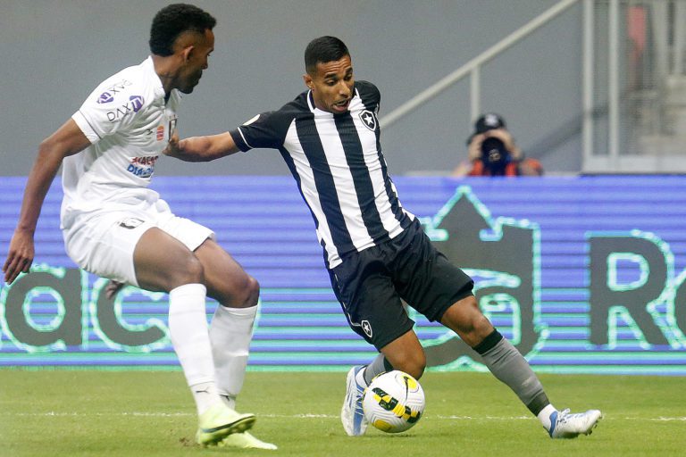 Botafogo atualiza situações de Barreto e Victor Sá, substituídos contra o Ceilândia