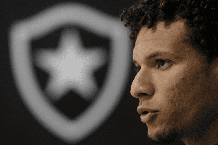Botafogo luta para receber indenização de Willian Arão