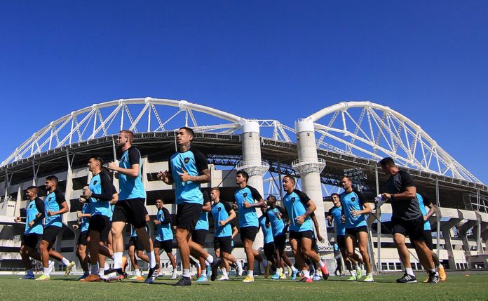 Botafogo não tem pressa para renovar contratos que terminam em dezembro
