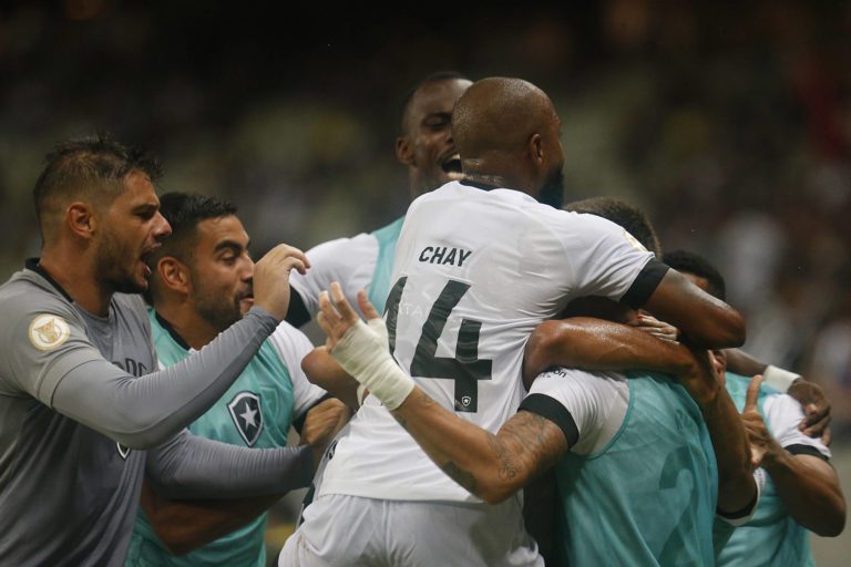 Botafogo supera o Ceará e vence a primeira no Brasileirão