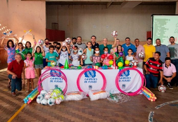 CAMPEÕES DE FUTURO: COLATINA RECEBE MAIS DE 500 MATERIAIS ESPORTIVOS
