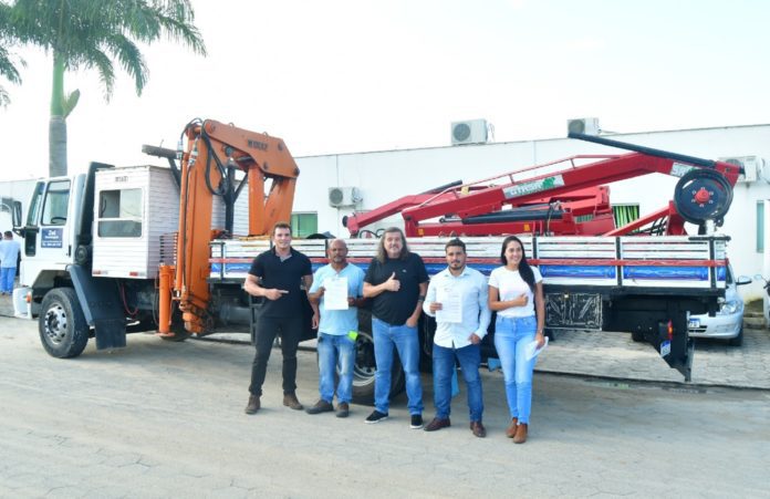 DANIEL SANTANA ENTREGA EQUIPAMENTOS A PESCADORES E AGRICULTORES DE BARRA NOVA NORTE E BARRA NOVA SUL