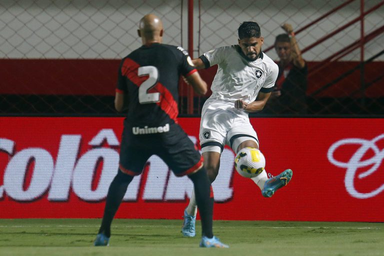 Daniel Borges avalia que empate com o Atlético-GO teve sabor de vitória para o Botafogo