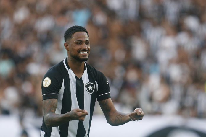 Diego Gonçalves recebe elogios de Luís Castro no Botafogo