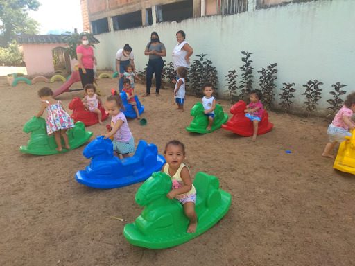 Escolas de Nova Venécia recebem brinquedos novos