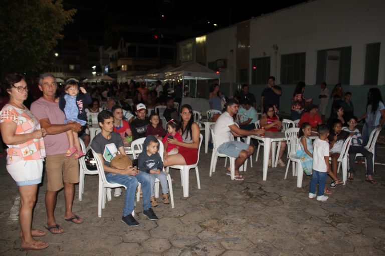Feira de páscoa, música ao vivo e aula de zumba marcaram o final de semana em Barra de São Francisco