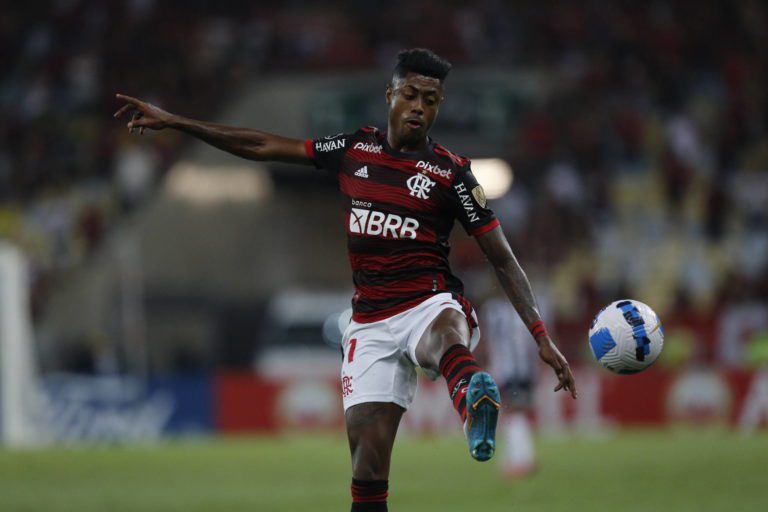 Com lesão no joelho, Bruno Henrique irá desfalcar o Flamengo contra o São Paulo