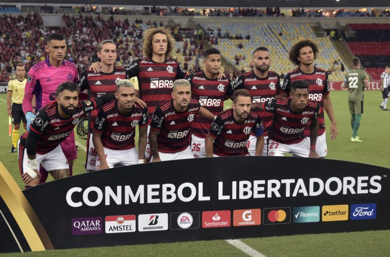 Filipe Luís mantém foco na evolução após vitória na Libertadores: “Caminho longo”