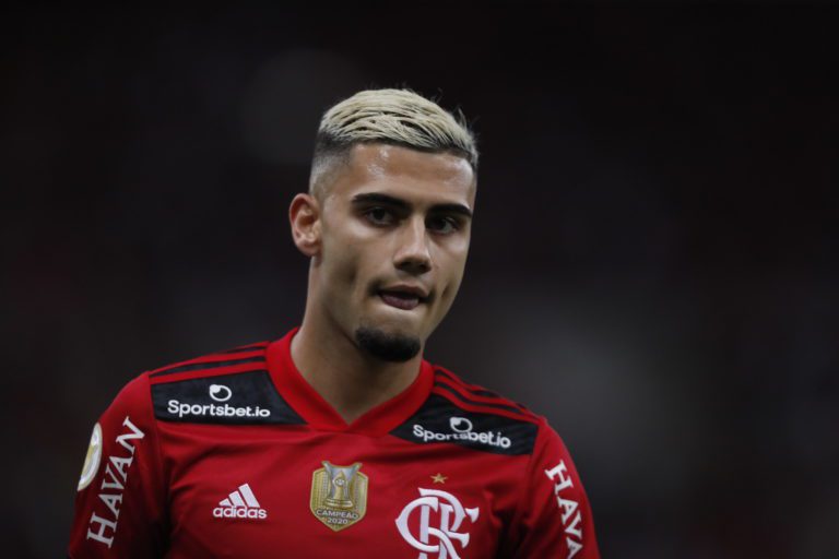 Flamengo enfrenta concorrência europeia pelo meia Andreas Pereira