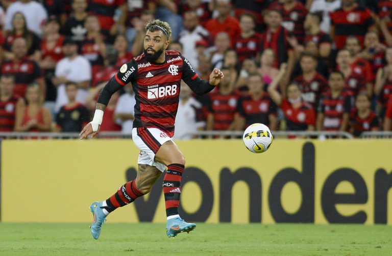 Gabigol vê Flamengo superior ao Palmeiras e critica arbitragem do jogo