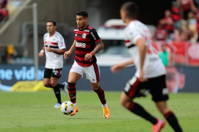 João Gomes se destaca na vitória sobre o São Paulo e toma conta do meio-campo do Flamengo