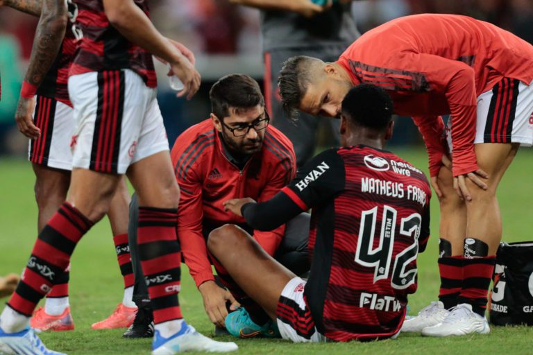 Jovem Matheus França sofre fratura e terá que passar por cirurgia no Flamengo