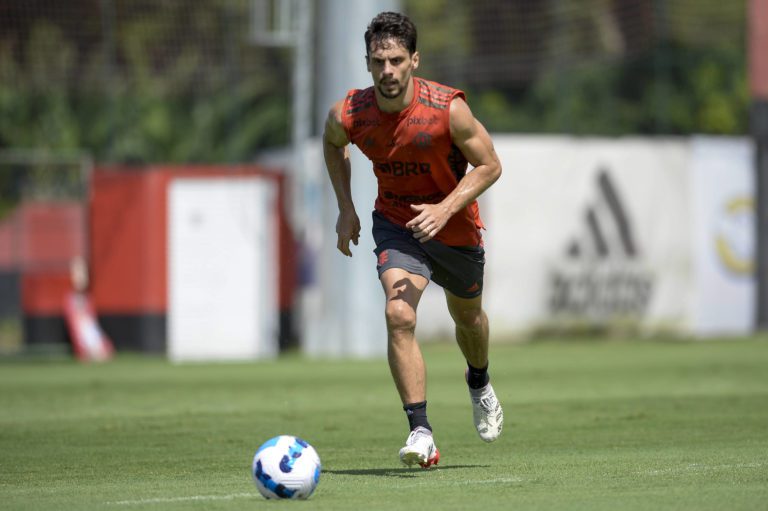 Rodrigo Caio projeta retorno aos gramados pelo Flamengo