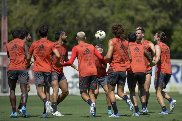 Sem Bruno Henrique, Flamengo treina de olho no Athletico-PR, Veja provável escalação