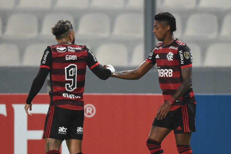 Tentando superar crise, Flamengo visita Atlético-GO pelo Brasileirão