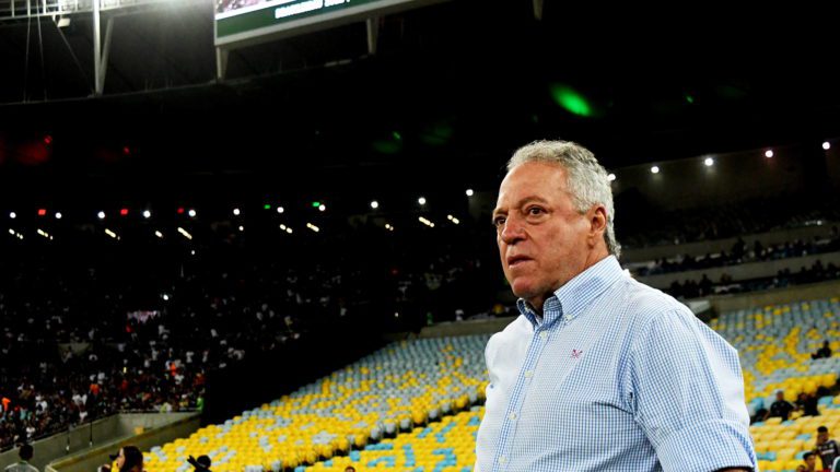 Abel Braga faz mistério e só deve divulgar time do Fluminense minutos antes da partida