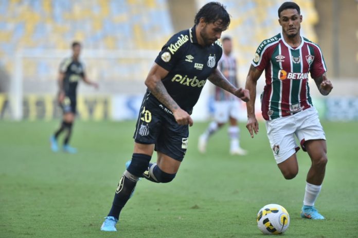 Em jogo morno, Santos segura empate com o Fluminense na abertura do Brasileirão