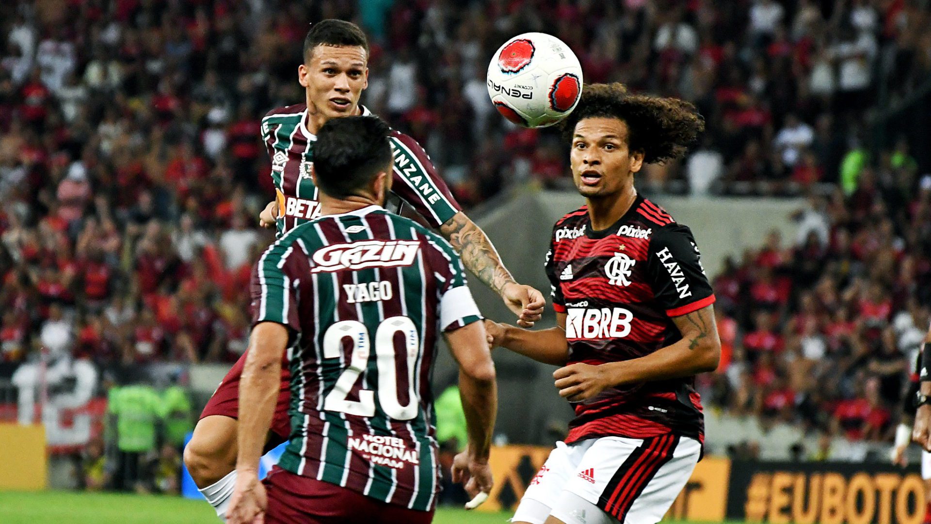 Fluminense e Flamengo jogam no Maracanã pelo título do Carioca