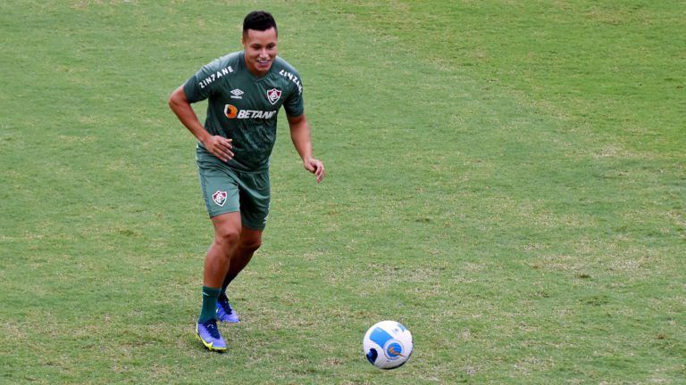 Marlon celebra boa atuação pelo Fluminense: “Sempre me preparei”