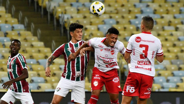 Vila Nova detona arbitragem após derrota para o Fluminense