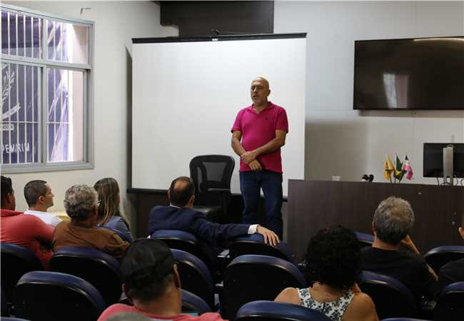 Zé Lima promove primeira reunião com secretários