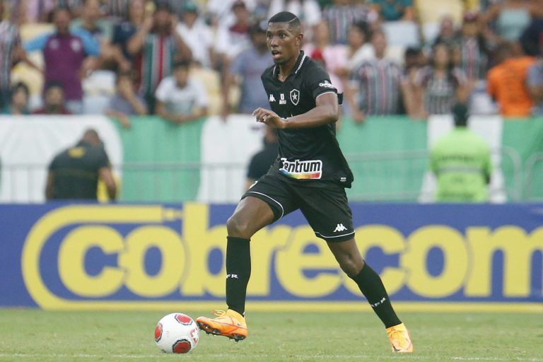 Kanu e Barreto vão desfalcar o Botafogo nos próximos jogos