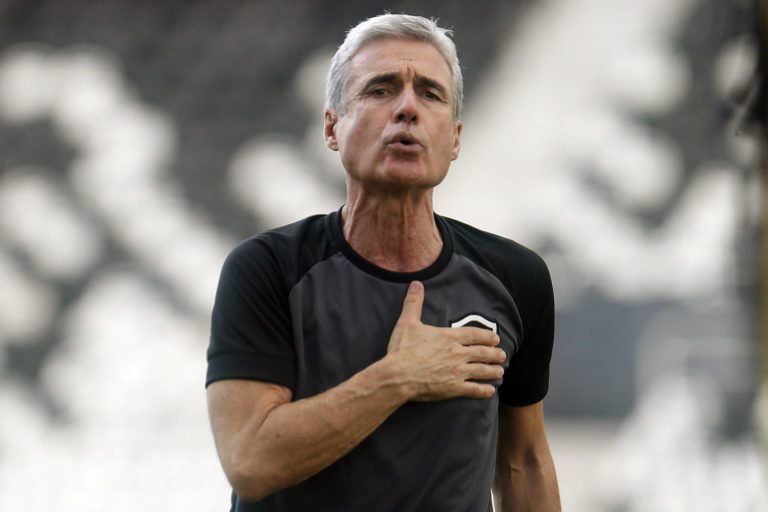 Luís Castro espera mais reforços para o Botafogo