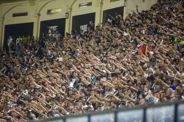 Palacios estreia pelo Vasco e exalta sensação diante da torcida em São Januário