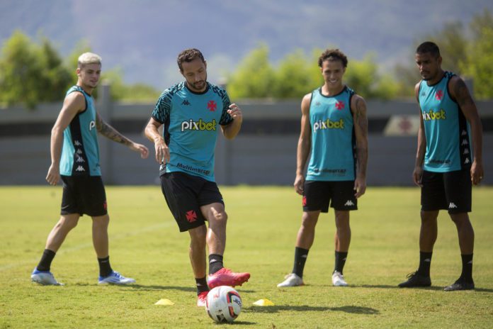 Pela Série B, Vasco visita a Chapecoense para evitar crise após dois empates
