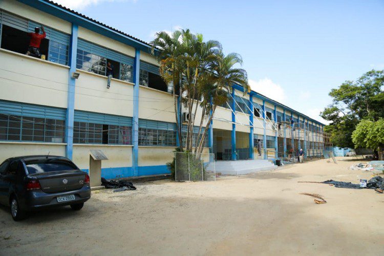 Prefeitura executa manutenção em escolas da sede e do interior do Município