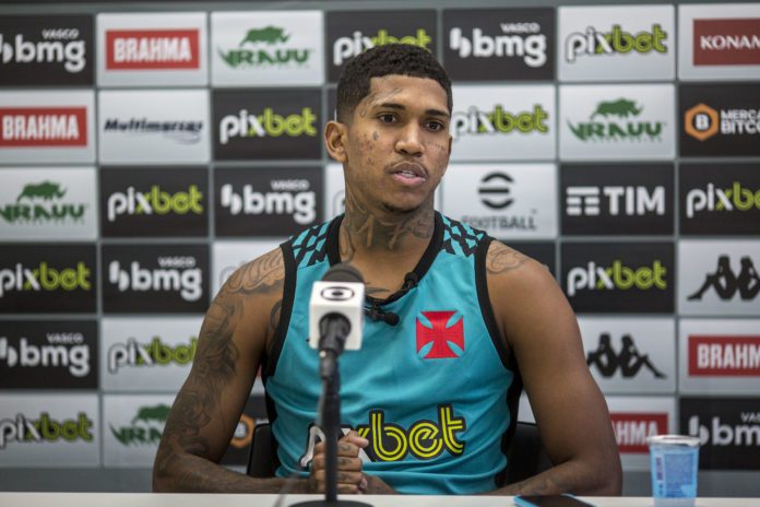 Raniel sai em defesa do trabalho de Zé Ricardo no Vasco