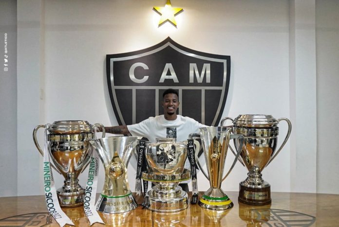 Rumo ao Botafogo, meio-campista Tchê Tchê se despede do Atlético-MG