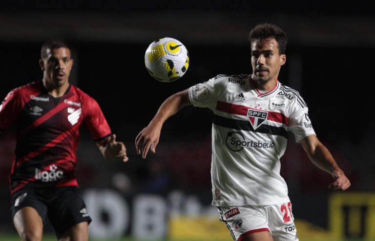 São Paulo nega investida do Botafogo por Igor Gomes e só deve negociá-lo com estrangeiros