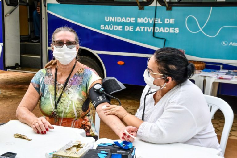 Saúde promove ação na Praça Nestor Gomes para alertar sobre cuidados com a hipertensão arterial