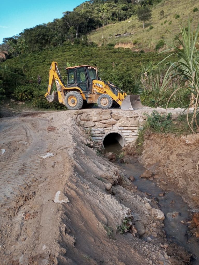 Semte constrói quatro bueiros e duas pontes nos córregos Valão Fundo, Moinho e Itauninhas