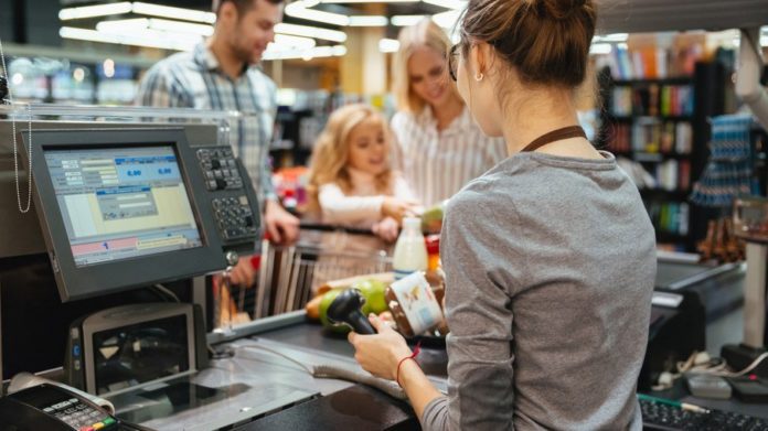 Empregadores encontram opções de cartões que possibilitam o pagamento de benefícios além da refeição e do transporte