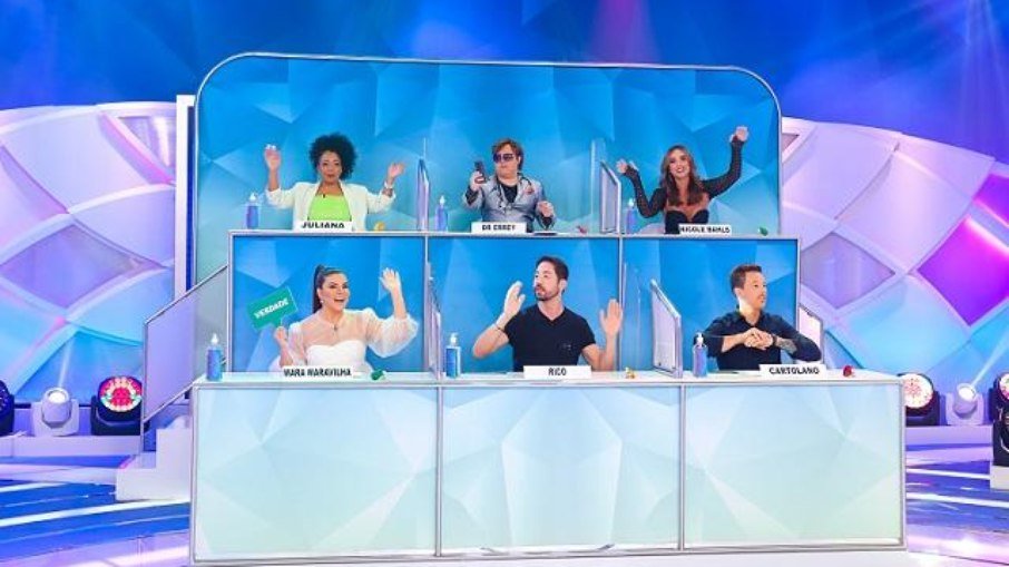 No 'Jogo dos Pontinhos', Nicole Bahls e Rico Melquiades se juntaram a Juliana, Mara, Cartolano e Porpetone No 'Jogo dos Pontinhos', Nicole Bahls e Rico Melquiades se juntaram a Juliana, Mara, Cartolano e Porpetone