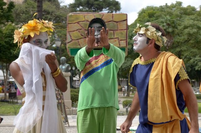 AMOR E COMÉDIA DÃO A TÔNICA DE “A SAGA AMOROSA DOS AMANTES PÍRAMO E TISBE”. PEÇA TEATRAL PROMETE MOVIMENTAR A ÁREA VERDE NESTE SÁBADO (07)