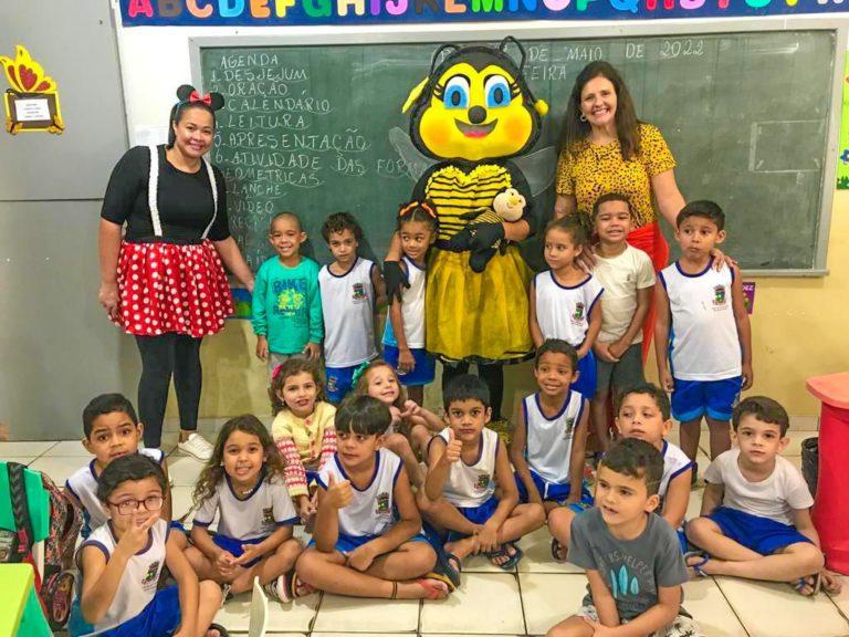 Alunos de escola do bairro Juparanã aprendem de forma lúdica onde pode e não pode tocar   		