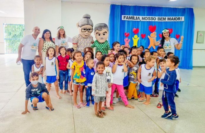 Alunos do Ceim José Elias participam de ação educativa com foco no respeito aos direitos da pessoa idosa