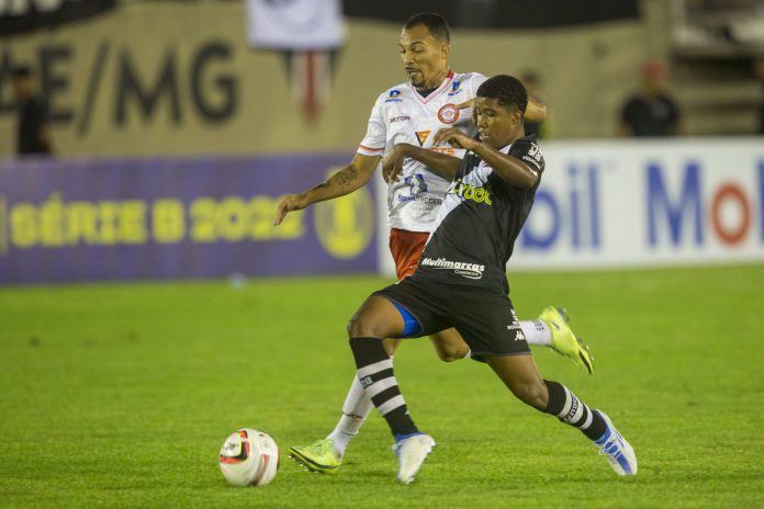 Andrey completa 18 anos em meio a negociação por renovação no Vasco