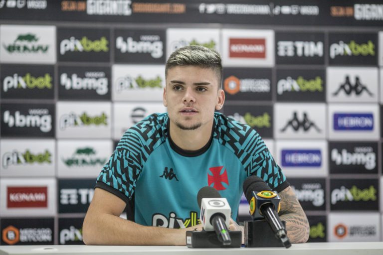 Atacante Gabriel Pec projeta duelo contra o Grêmio pela Série B