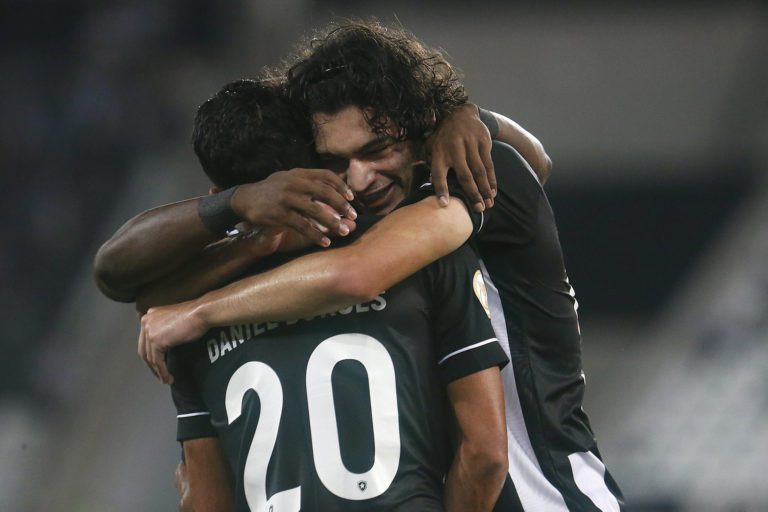 Botafogo recebe o Fortaleza buscando embalar no Campeonato Brasileiro