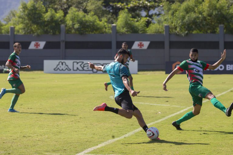 Com quatro gols, Getúlio se destaca em jogo-treino do Vasco