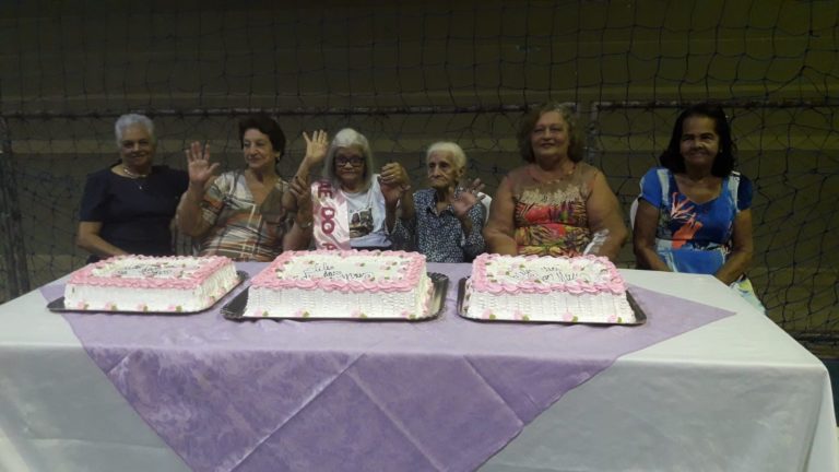 Festa das Mães lota ginásio de Esportes Antônio Valli para premiação da "Minha Mãe do Ano"