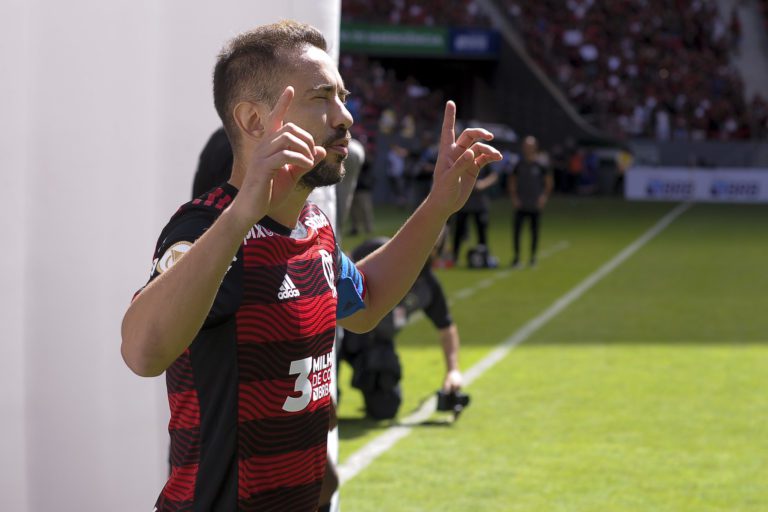 Everton Ribeiro defende trabalho de Paulo Sousa no Flamengo
